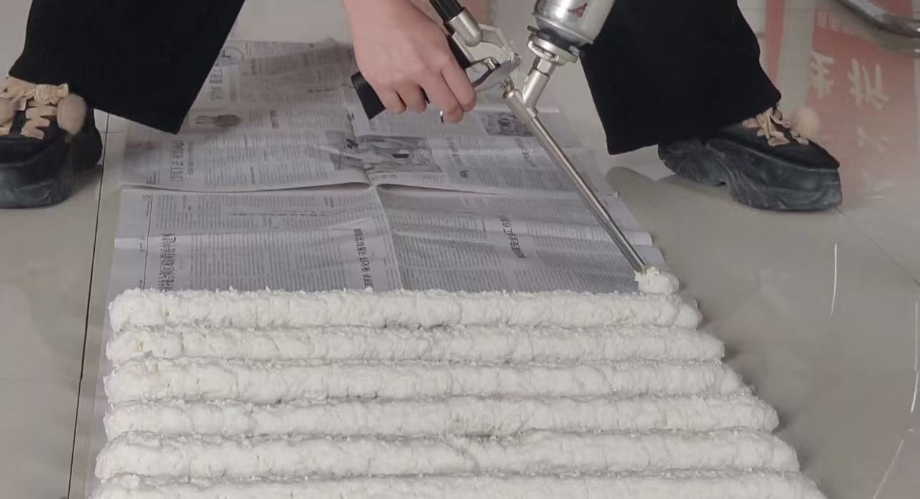 WarmBear PU expanding foam aerosol can with high-precision dispensing nozzle